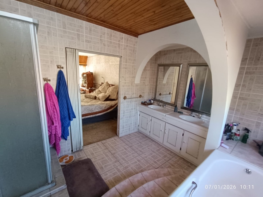 5 Bedroom Property for Sale in Wilkeville North West